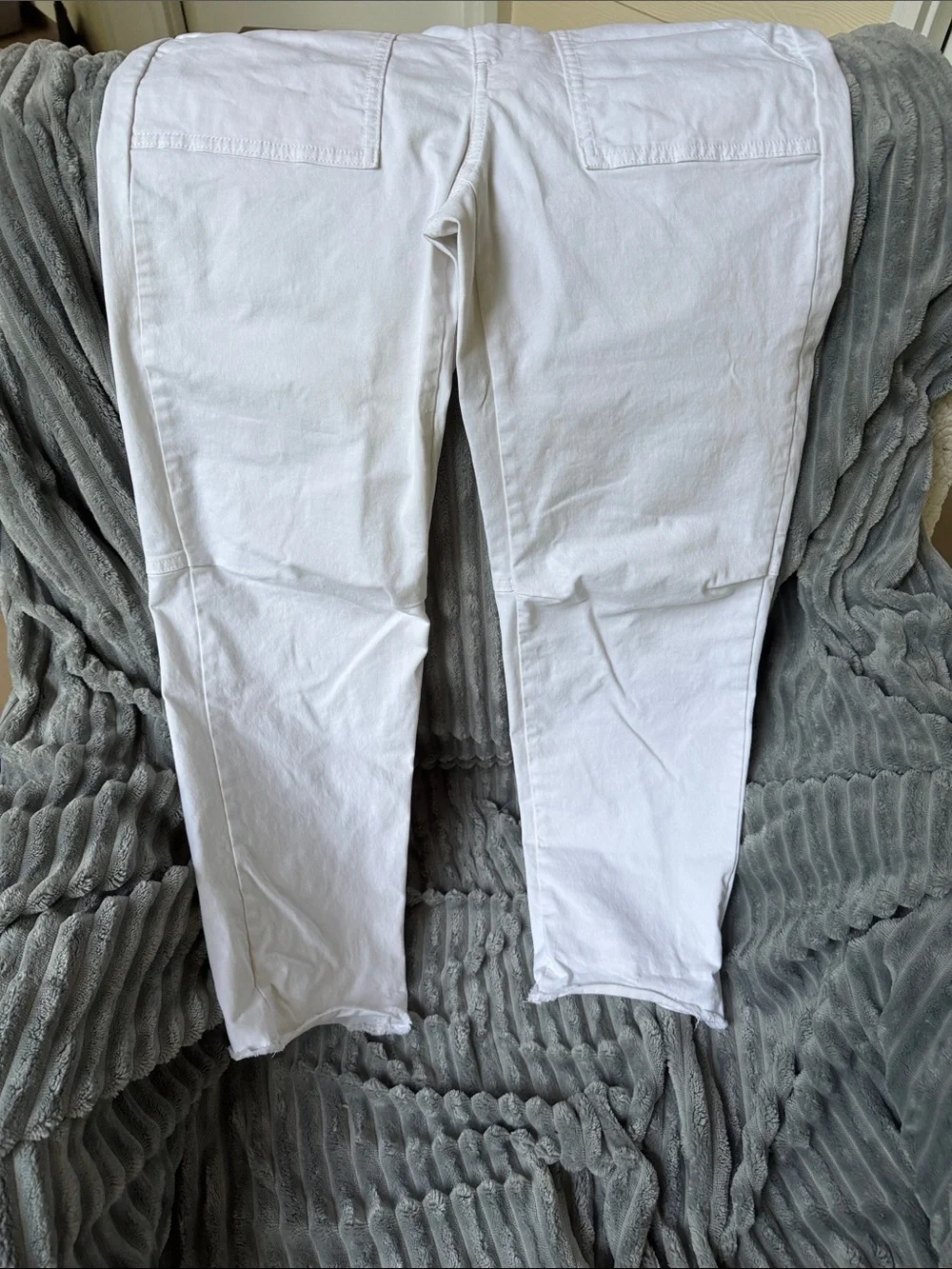 Banana Republic White Cotton Cargo Pocket Pants - Picture 4 of 7